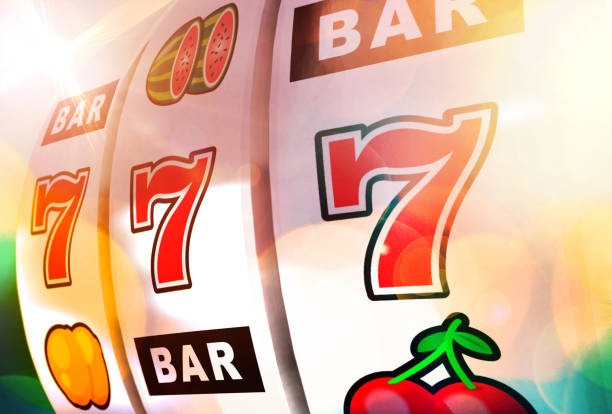 Layar live-dealer kasino efotball dengan meja baccarat aktif